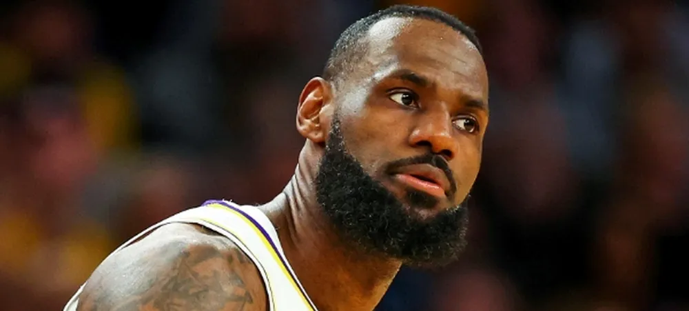 LeBron James apaga posts contra críticos de seu filho Bronny