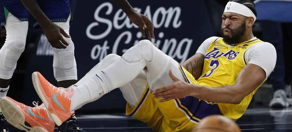 NBA: Anthony Davis se contorce de dor ao sofrer nova lesão e vai passar por exames