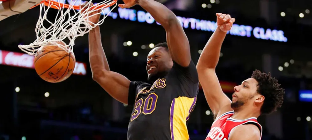 Confira os melhores lances de Clarkson e Randle contra o Sixers