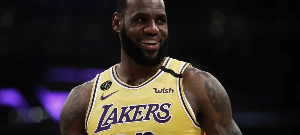 LeBron James atinge marca bilionária inédita entre jogadores ativos na NBA