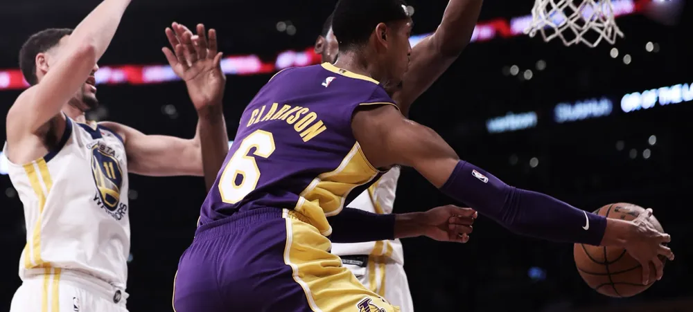 Lakers joga bem, mas perde para Warriors na prorrogação