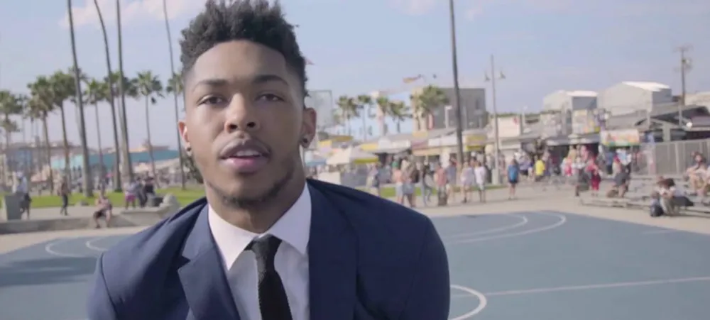 Brandon Ingram detona em Venice Beach… de terno