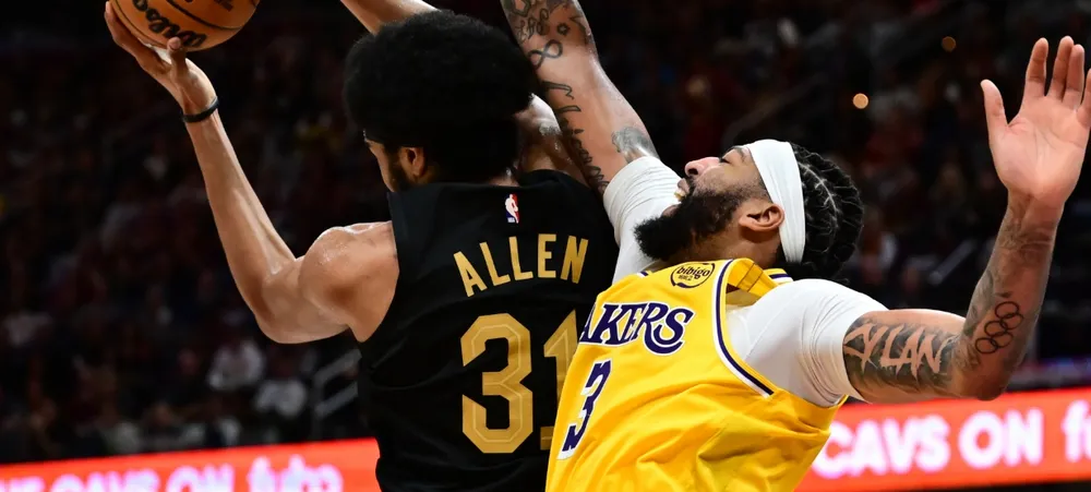 Anthony Davis revela contusão após derrota do Lakers para o Cavs
