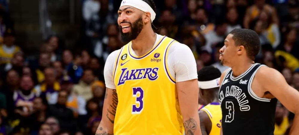 NBA: Lakers vence Spurs no retorno de Anthony Davis e estreia de Rui Hachimura