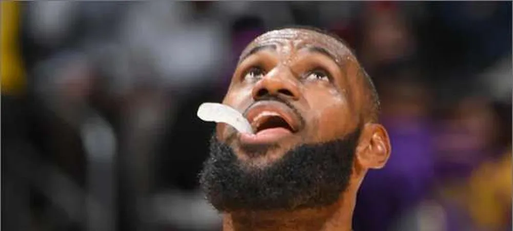 Com LeBron James impaciente, Lakers encara Hawks em Atlanta