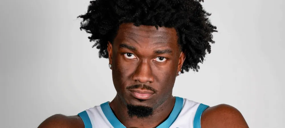 URGENTE: Lakers tem troca de Mark Williams cancelada