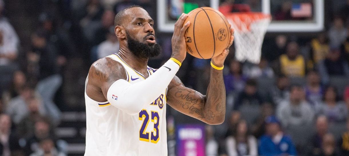 Após faltar em treino, LeBron James desfalca o Lakers contra o Kings
