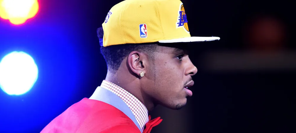 Russell é mágico. E este video é a prova