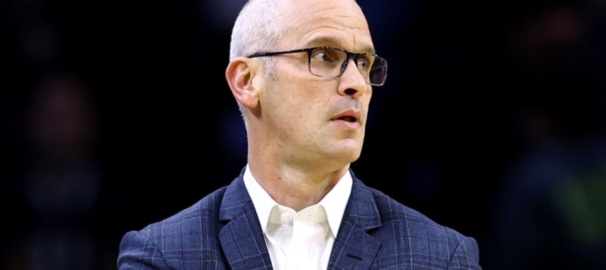 Dan Hurley recusa a oferta milionária do Lakers e continua no basquete universitário