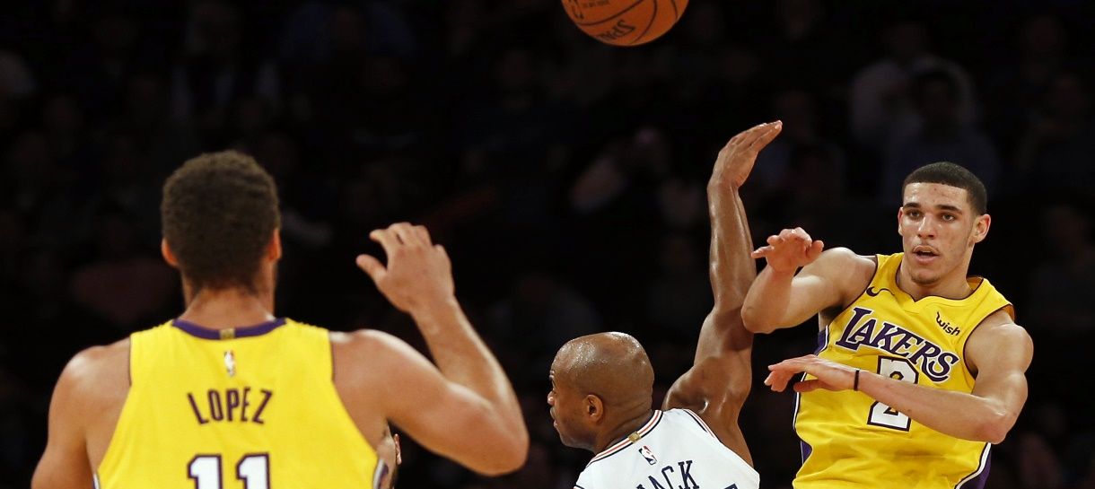 Lonzo Ball e Brook Lopez estão de volta aos treinos