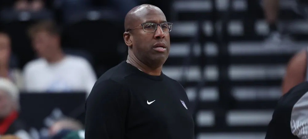 Técnico do Kings é demitido a caminho de jogo contra o Lakers