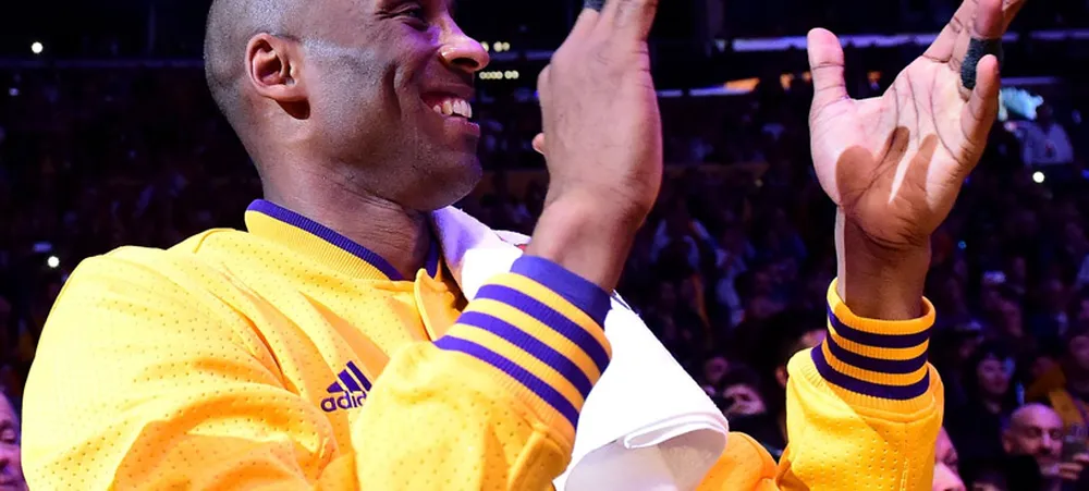 Kobe marca 60 no último jogo de sua carreira