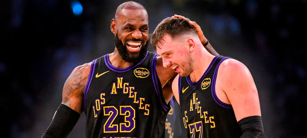 Luka e LeBron combinam 65 pontos em vitória do Lakers