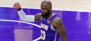 Equipe de LeBron James cobra Lakers sobre contrato de quase US$ 60 milhões