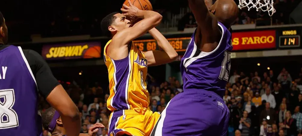 Lakers reage mas não supera Kings em Sacramento