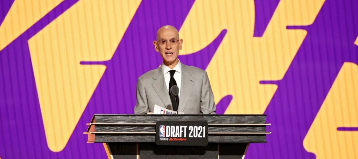 Pelicans toma grande decisão que afeta a escolha do draft do Lakers