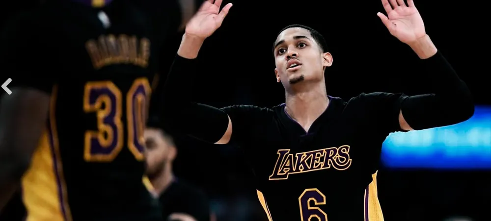 Por uma troca por Clarkson, Lakers pode abrir mão de outro jogador