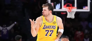 Lakers escolheu o dia de homenagear Doncic na arena