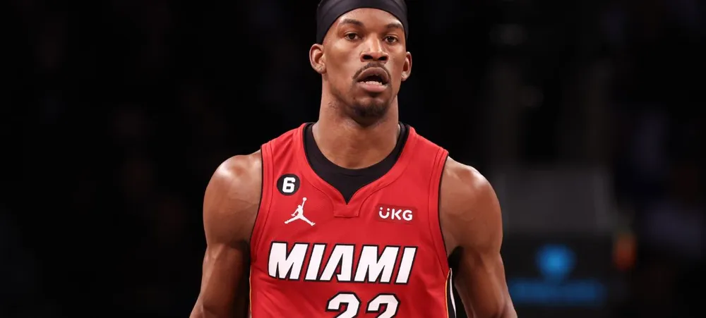 NBA: O gesto gigantesco de Jimmy Butler na noite de homenagem a Pau Gasol