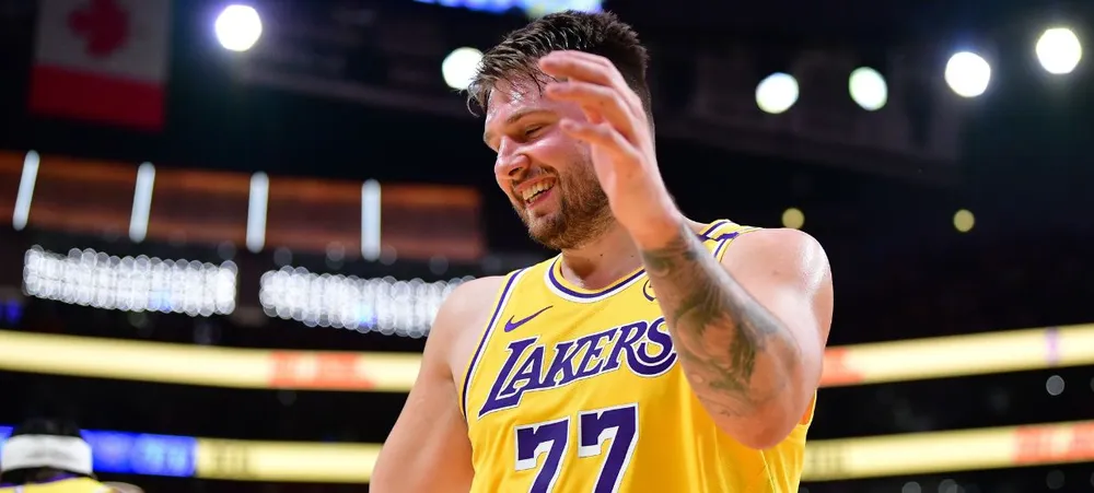 Luka Doncic reage aos 50 mil pontos de LeBron James na NBA