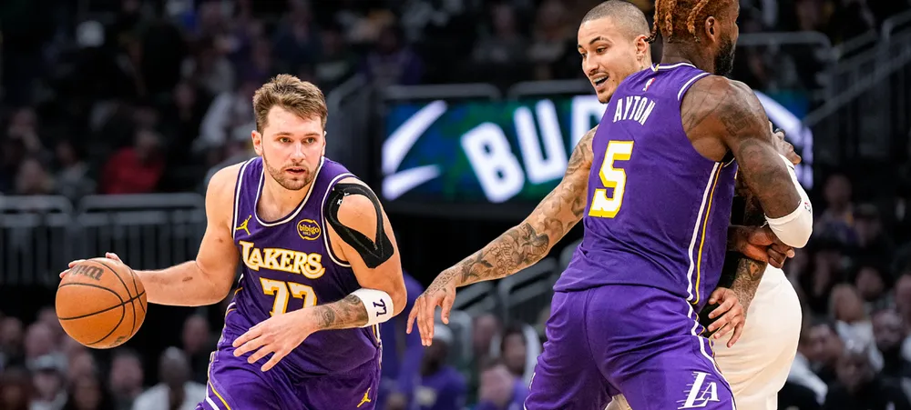 Lakers dá show e atropela Bucks em noite monstruosa de Doncic