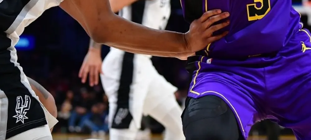 Lakers explica porque Anthony Davis não jogou o último período contra o Spurs