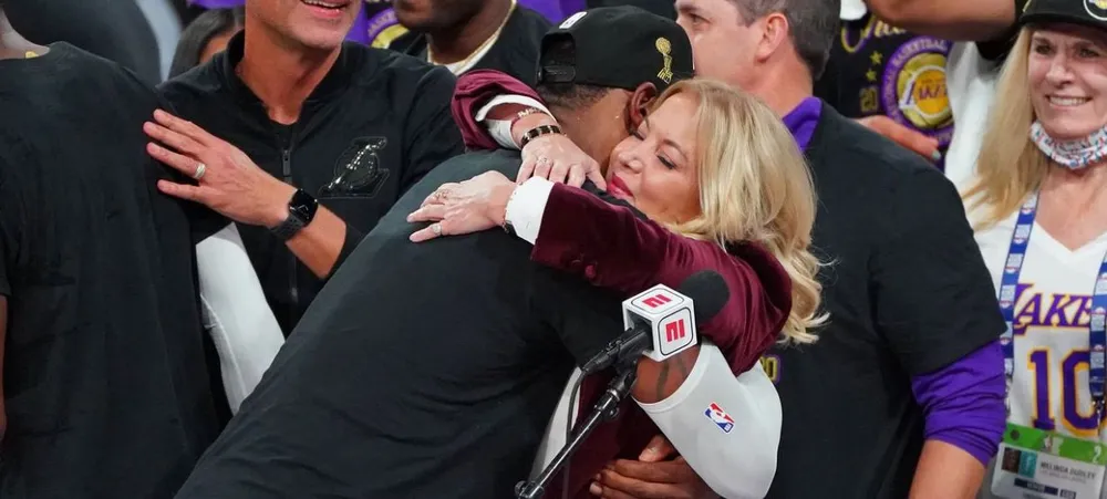 Jeanie Buss dá resposta certeira sobre suposta crise com LeBron no Lakers