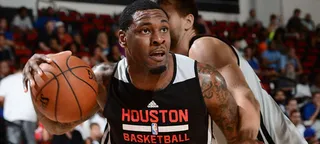 Lakers dispensa Henry e contrata Tarik Black