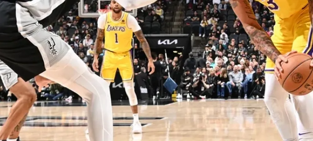 Lakers sobrevive a reação do Spurs em San Antonio