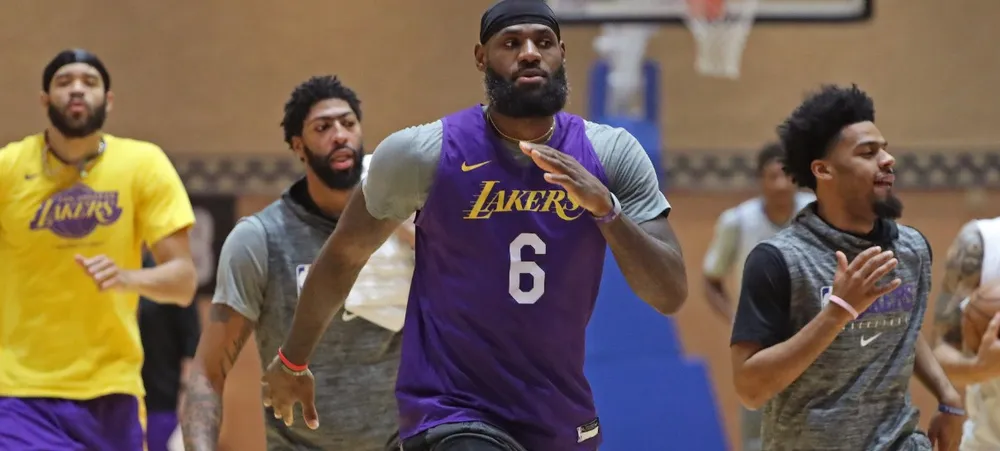 Lakers faz primeiro jogo-treino contra o Dallas Mavericks