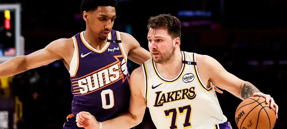É pra aplaudir de pé! Lakers vence Suns com show de Doncic e Reaves