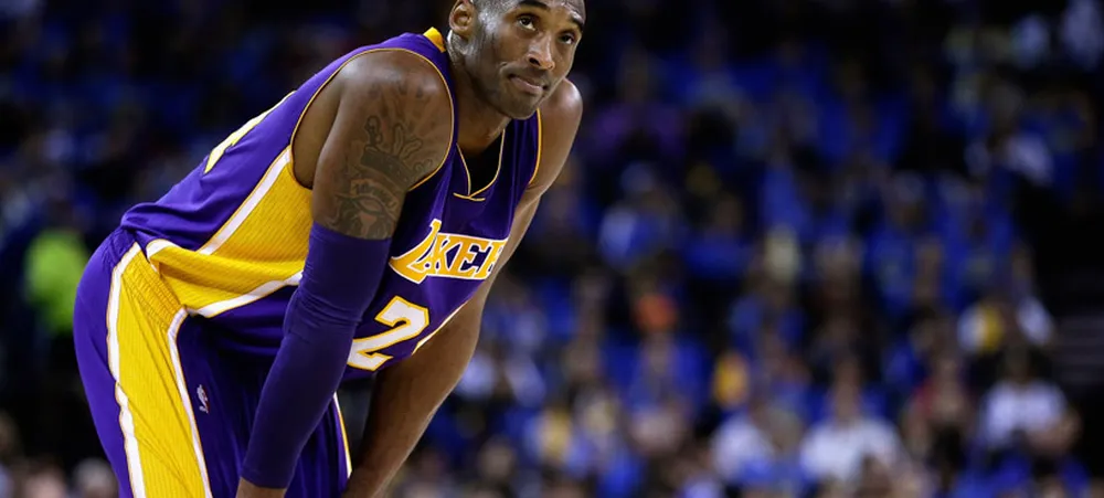 Torcida do Warriors vibra ao se despedir de Kobe Bryant
