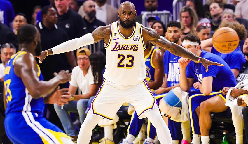 Golden State Warriors v Los Angeles Lakers