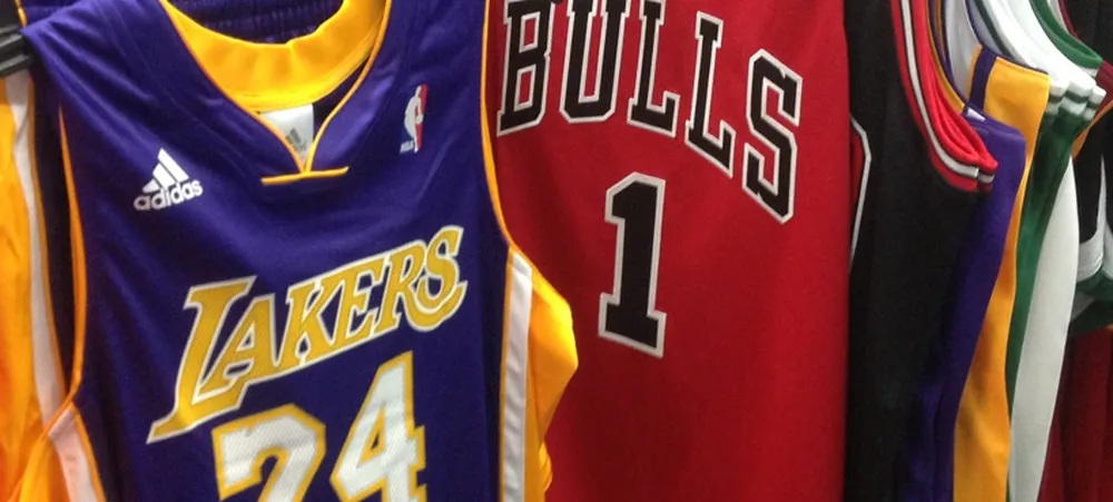 E se os uniformes da NBA fossem iguais aos do futebol?