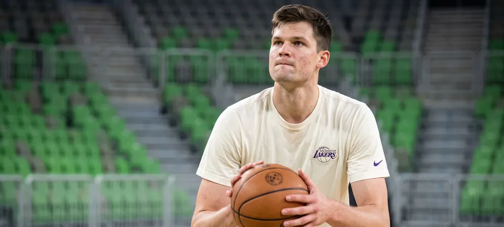 O guru do arremesso de Nowitzki estava no treino do Lakers
