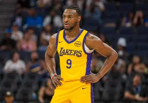 Espetacular! Bronny James decola para a provável enterrada do ano