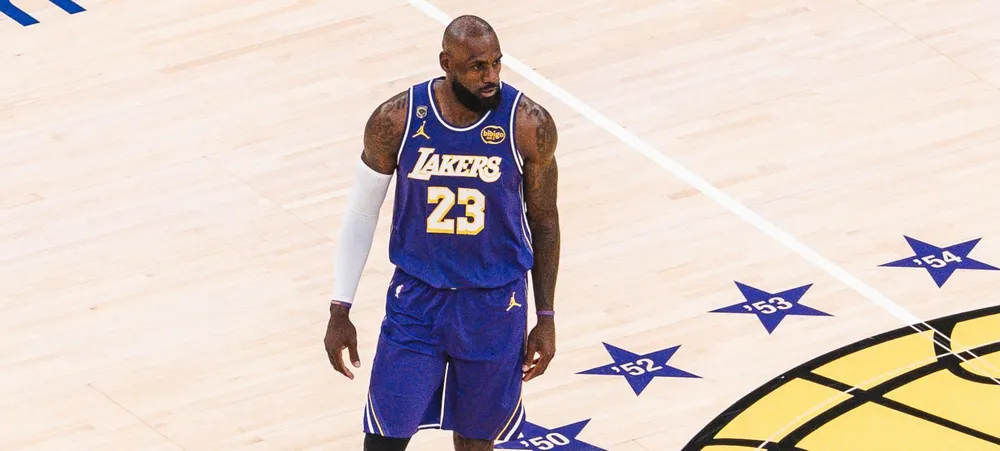 LeBron James aumenta rumores de saída do Lakers com pista discreta