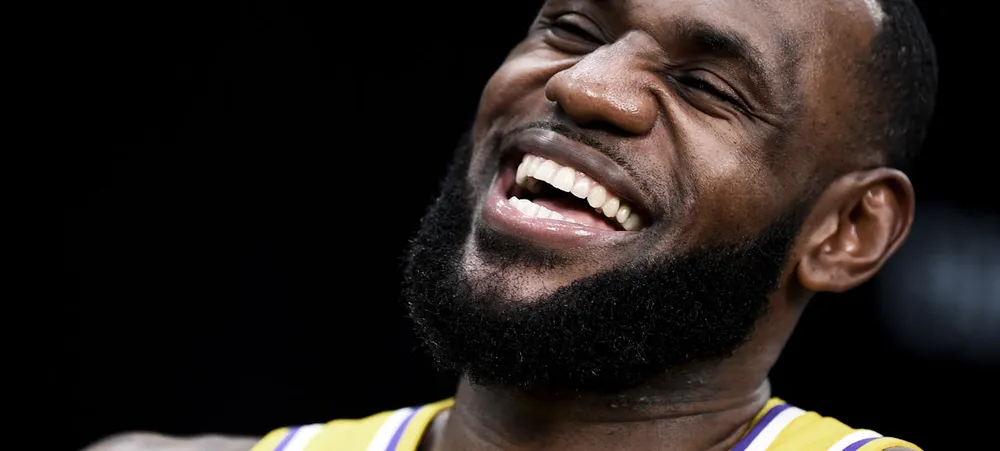 Internet não perdoa LeBron James após arremessos em jogo do seu filho