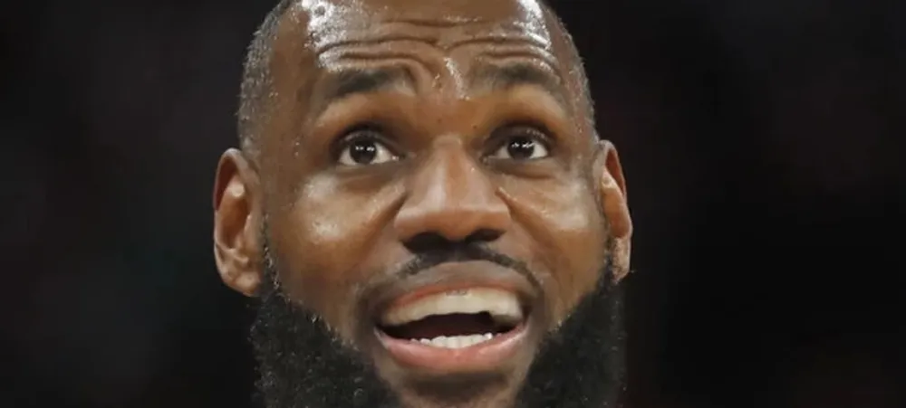 NBA: LeBron James reage a grande atuação de D’Angelo Russell em vitória do Lakers sobre o Bucks