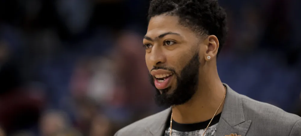 Anthony Davis aceita jogar como pivô nos Playoffs