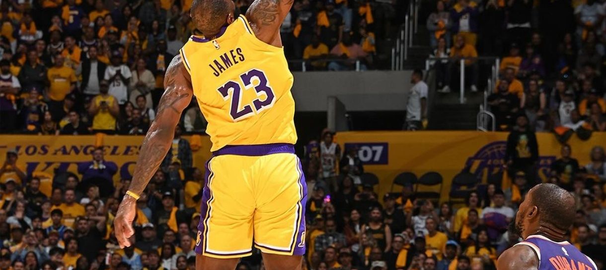 NBA: Foto viraliza e prova impulsão absurda de LeBron James