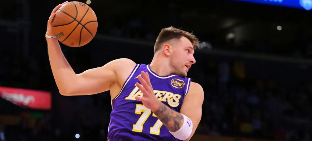 Luka Doncic atinge recorde histórico e se iguala a lendas do Lakers