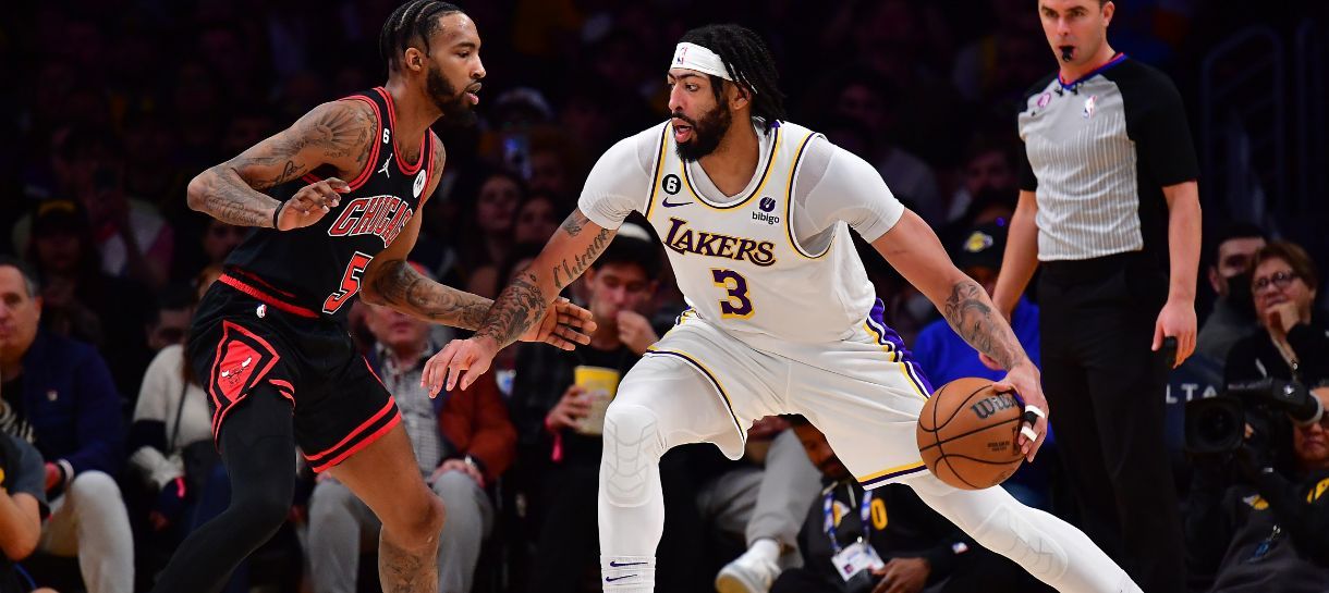 NBA: Anthony Davis ganha prêmio após semana dominante