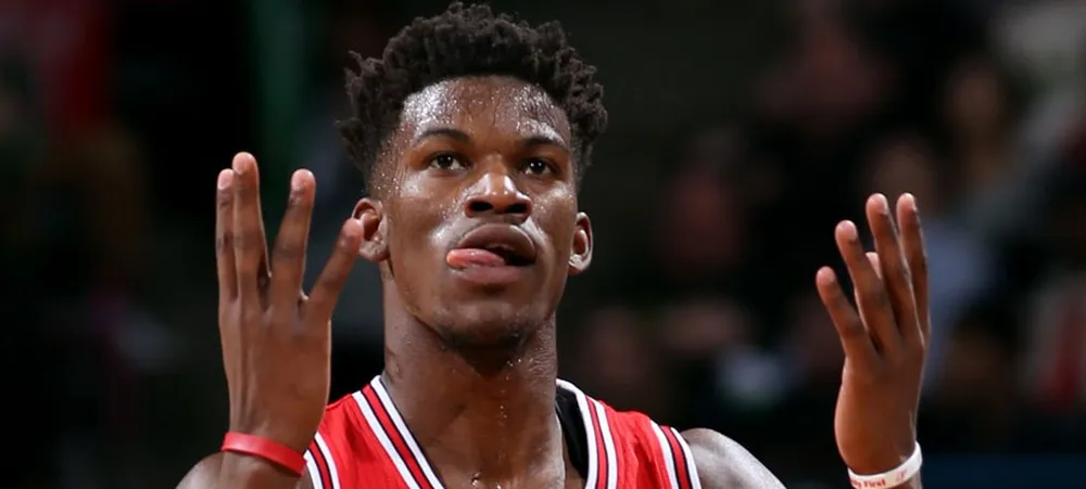 Jimmy Butler adia encontro com Lakers