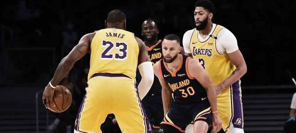 Em partida emocionante, Lakers vence Warriors com cesta de LeBron James nos segundos finais