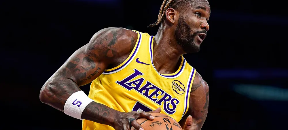 O lance de Deandre Ayton que irritou o técnico do Lakers