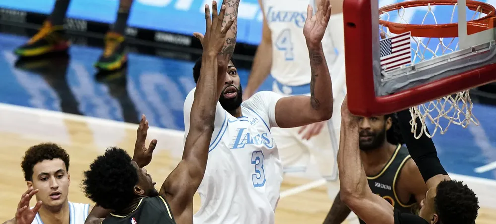 Anthony Davis detona 37 pontos na vitória do Lakers sobre o Bulls