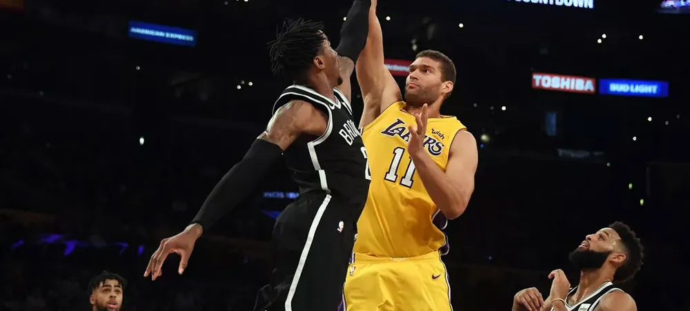 Lakers bate Nets em grande noite de Lopez