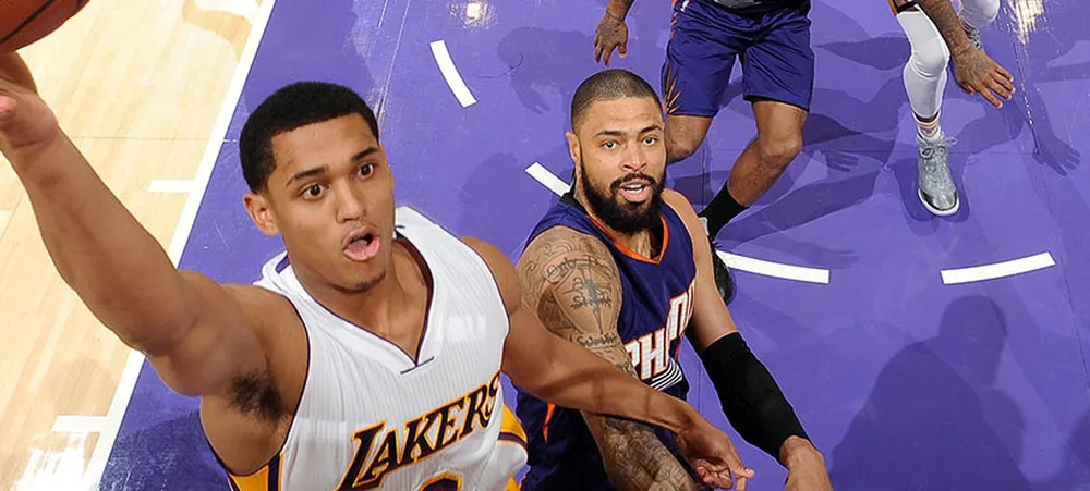 Nick Young precisou ser ressuscitado após enterrada de Clarkson