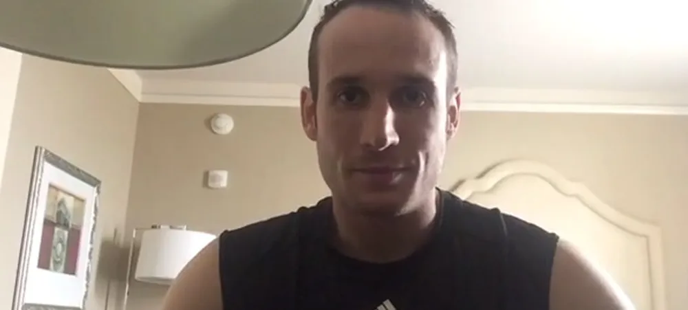 Marcelinho Huertas faz homenagem a Kobe Bryant